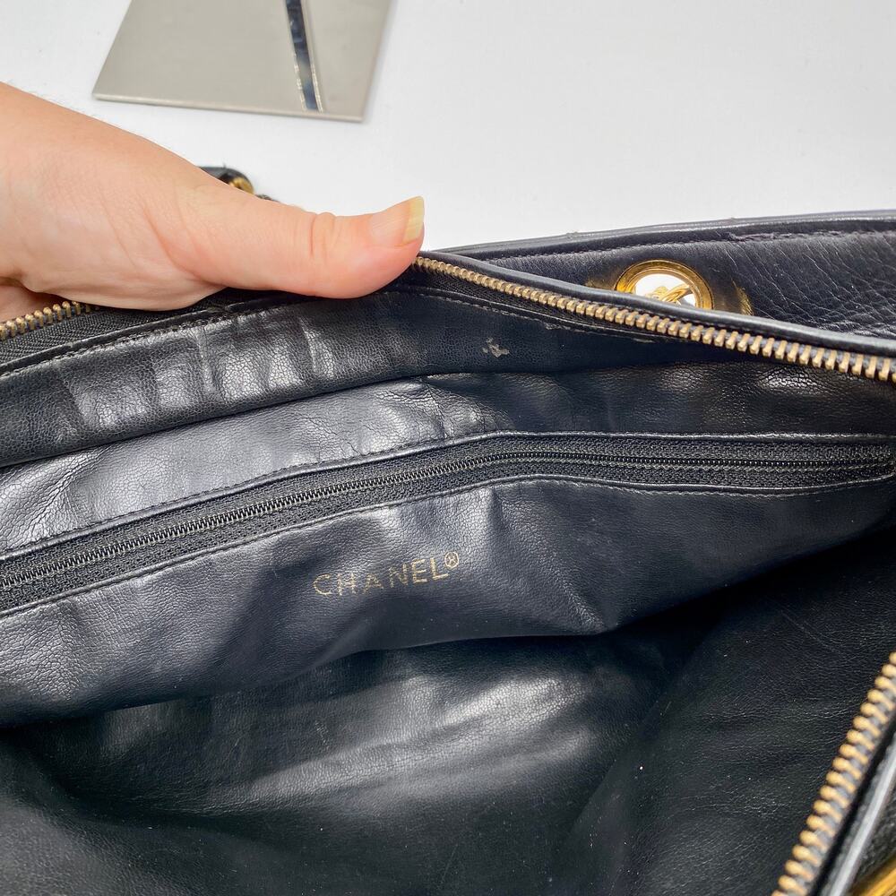 Chanel Vintage Quilted Tote Bag Black Leather Shoulder Shopper chain 24kt - Picture 14 of 15